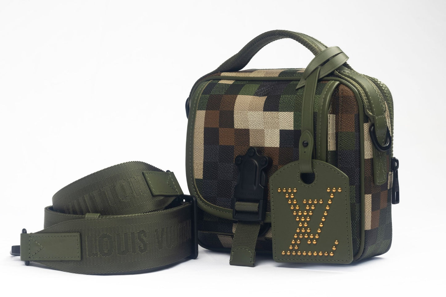 Louis Vuitton Quest Messenger Bag - supergl0rious